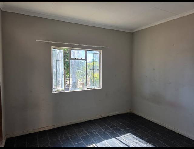 2.10HA SMALLHOLDING FOR SALE IN WATERKLOOF AH